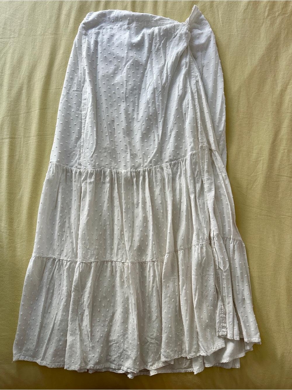 WHITE TIERED MAXI SKIRT WITH SLIT
